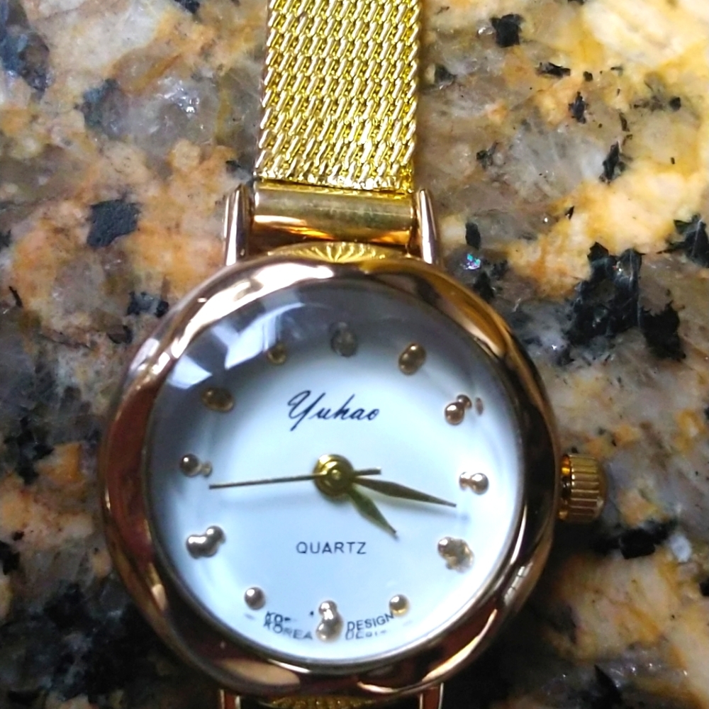 Yellow Gold Tone Vintage Mesh Watch Faceted Crystal Working Battery